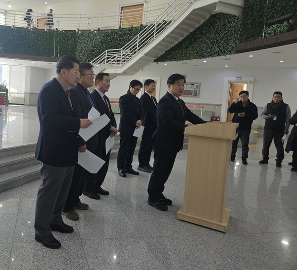 ​대전‧충남교육감 출마예정자들이 행정통합 특별법에 ‘복수 교육감제’를 반영해야 한다고 촉구하고 있다./세종TV=최정현 기자​