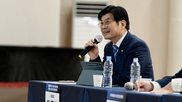 이춘희 전 세종특별자치시장이 16일 아름동복합커뮤니티센터에서 ‘세종, 대한민국 미래를 설계하다’ 라는 주제로 열린 시민 설명회에서 모두발언을 하고 있다. (이춘희 전 세종특별자치시장 제공)