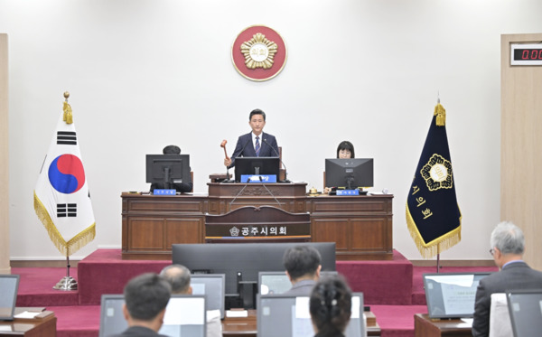 19일 임달희 공주시의회 의장이 제263회 임시회의 개회를 선언하고 있다. (사진 공주시의회 제공)