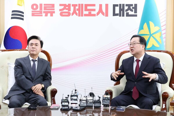 이장우 대전시장과 김태흠 충남도지사가 긴급회동을 갖고 있다./사진제공=대전시청